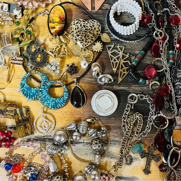 Jewelry Costume Jewelry Necklaces Brooches Bracelets Mixed Lot of 82 Pieces - Picture 6 of 16